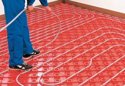Montage sur tuyau sur tapis isolant thermique Montage sur tuyau sur tapis isolant thermique
