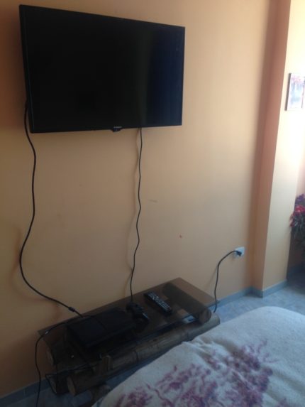 TV suspendue TV avec fils