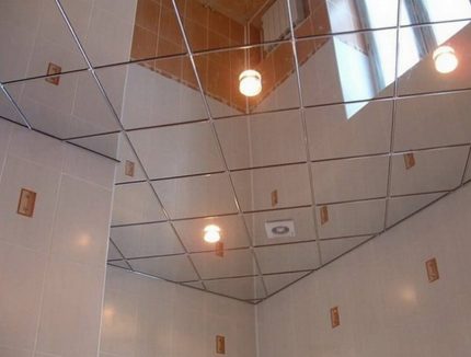 Plafond cassette dans la salle de bain Plafond cassette dans la salle de bain
