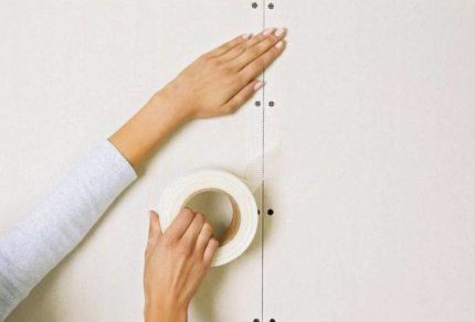 L'utilisation de ruban de finition pour lisser les joints L'utilisation de ruban de finition pour lisser les joints